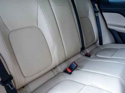 Used 2018 Jaguar F-PACE Premium image 31