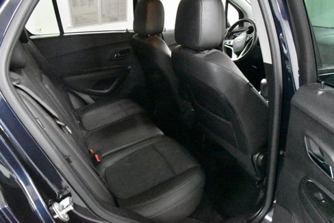 Used 2022 Chevrolet Trax LT w/ LT Convenience Package image 17