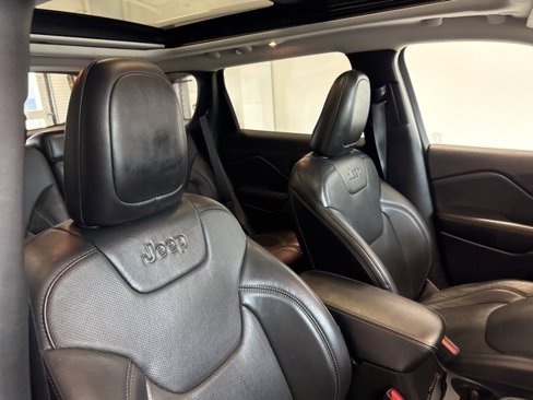Used 2021 Jeep Cherokee Limited w/ Elite Package image 38