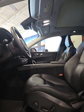 Used 2022 Volvo XC60 B5 Momentum image 14