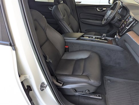 Used 2023 Volvo XC60 B5 Plus w/ Protection Package Premier image 38