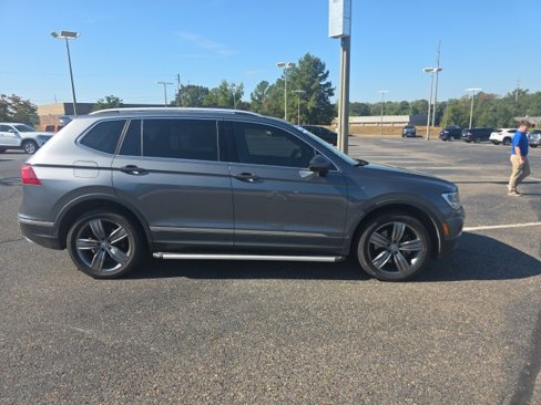 Used 2020 Volkswagen Tiguan SE image 2