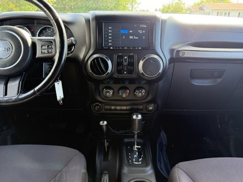 Used 2013 Jeep Wrangler Unlimited Sport image 25