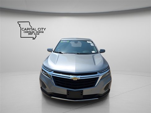 Used 2023 Chevrolet Equinox LT w/ Driver Convenience Package image 2
