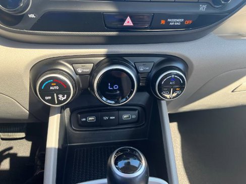 Used 2022 Hyundai Venue SEL w/ Cargo Package image 10