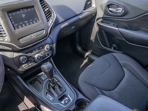 Used 2019 Jeep Cherokee Latitude w/ Popular Appearance Group image 27