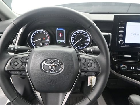 Used 2023 Toyota Camry SE image 5