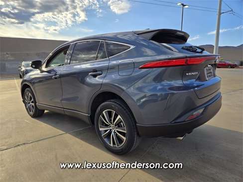 Used 2022 Toyota Venza LE image 5