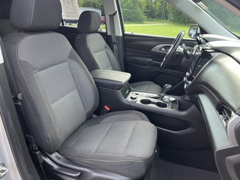 Used 2020 Chevrolet Traverse LT image 11