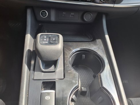 Used 2023 Nissan Rogue SV image 24