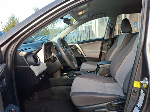 Used 2015 Toyota RAV4 LE image 14