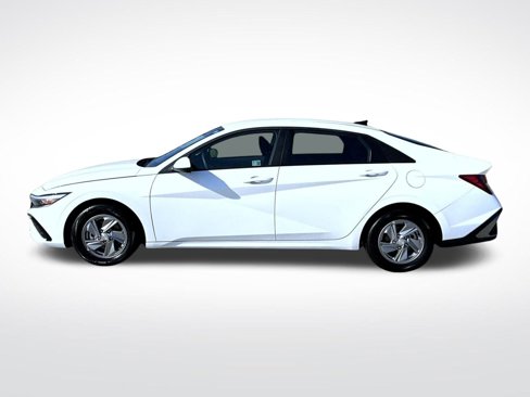 Certified 2025 Hyundai Elantra SE image 7