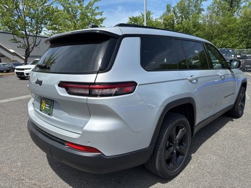 Used 2023 Jeep Grand Cherokee L Altitude image 17