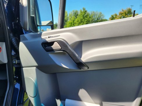 Used 2016 Mercedes-Benz Sprinter 2500 image 34