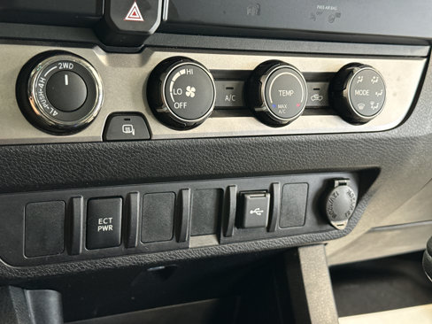 Used 2022 Toyota Tacoma SR image 21