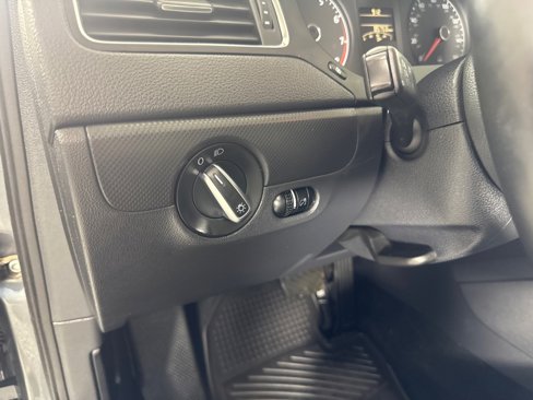 Used 2011 Volkswagen Jetta SE image 14