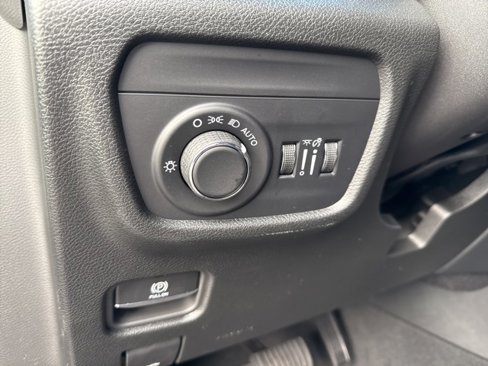 New 2025 Jeep Grand Cherokee Laredo w/ Luxury Tech Group I image 23