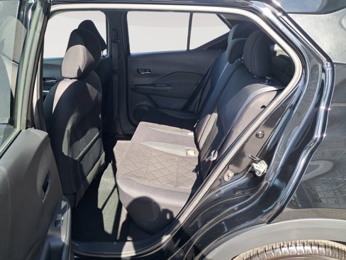 Used 2019 Nissan Kicks SV image 14