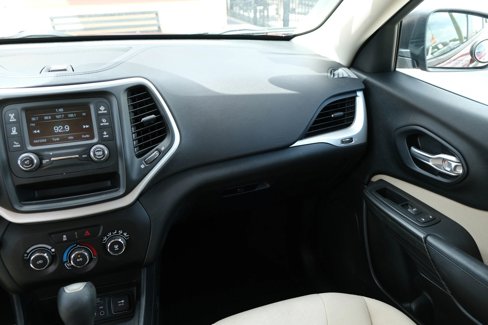 Used 2016 Jeep Cherokee Sport image 27