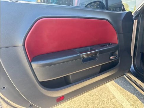 Used 2014 Dodge Challenger SXT image 13