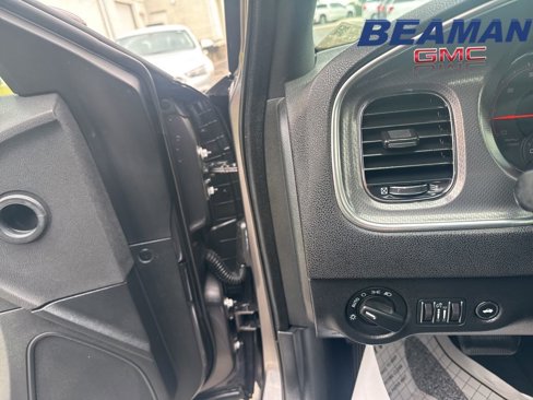 Used 2014 Dodge Charger SE image 12