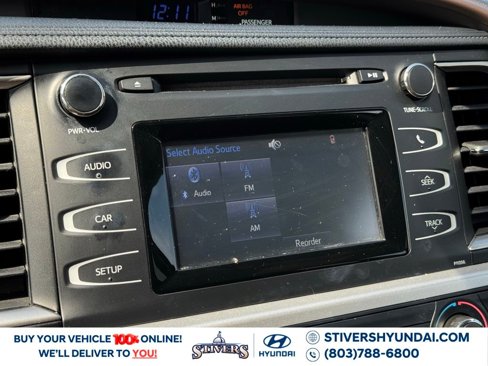 Used 2017 Toyota Highlander LE image 31