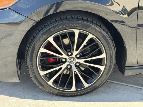 Used 2018 Toyota Camry SE image 8