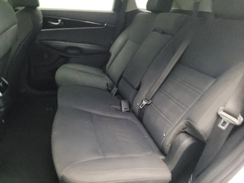 Used 2019 Kia Sorento L image 18