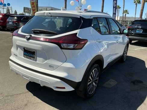 Used 2023 Nissan Kicks SV image 5