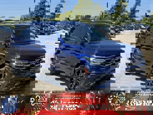 Used 2022 Volkswagen Tiguan SE image 1
