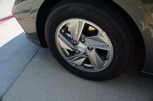 New 2025 Hyundai Elantra SE image 10
