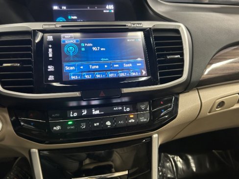 Used 2017 Honda Accord Touring image 18