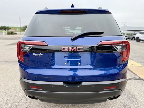 Used 2023 GMC Acadia SLT w/ Elevation Edition image 5
