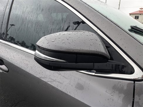 Used 2019 Toyota Highlander LE image 12