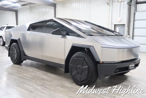 Used 2025 Tesla Cybertruck AWD Crew Cab image 8