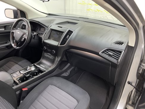 Used 2020 Ford Edge SE image 12