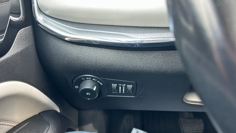 Used 2022 Jeep Compass Limited image 22
