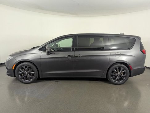 Used 2020 Chrysler Pacifica Touring w/ S Appearance Package image 5