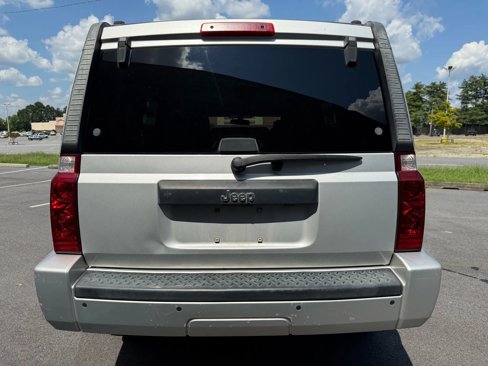 Used 2010 Jeep Commander Sport image 4