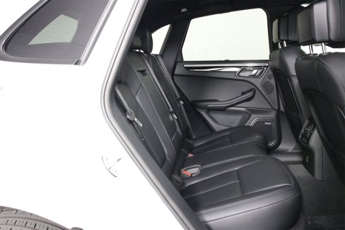 Certified 2025 Porsche Macan image 32