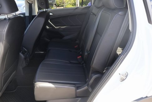 Used 2022 Volkswagen Tiguan SE image 13