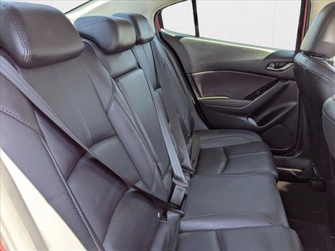 Used 2018 MAZDA MAZDA3 Touring image 16