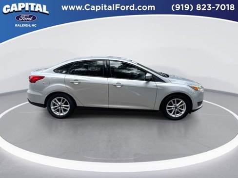 Certified 2018 Ford Focus SE image 9