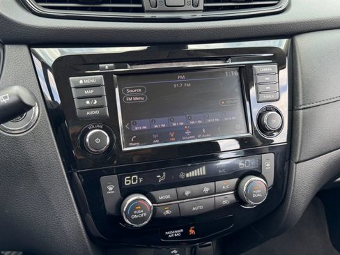 Used 2020 Nissan Rogue SV w/ Premium Package image 9