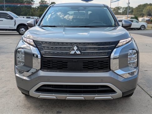 Used 2022 Mitsubishi Outlander SE image 3