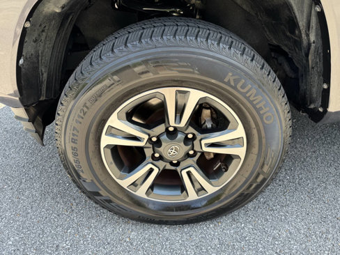 Used 2019 Toyota Tacoma TRD Sport image 18