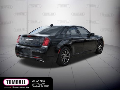 Used 2017 Chrysler 300 S image 8