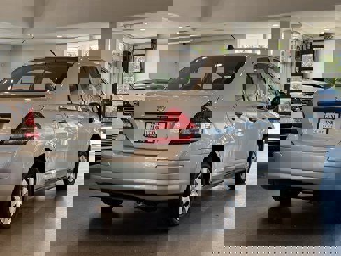 Used 2010 Nissan Versa Sedan image 6
