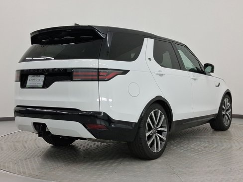 Used 2024 Land Rover Discovery Dynamic SE image 9