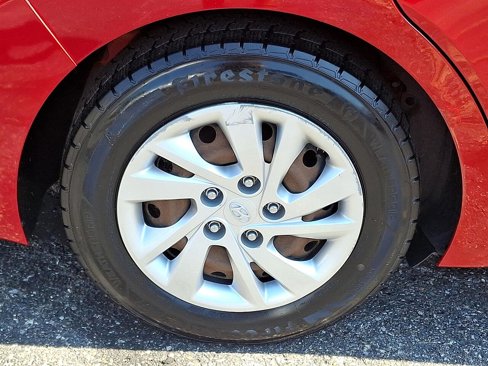 Used 2017 Hyundai Elantra SE image 9
